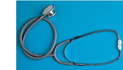 STETOFONENDOSCOPIO LEGGERO, GIREVOLE, CON MEMBRANA ED ANELLINO GOMMA NELLO STETOSCOPIO. ARCHETTO BIAURICOLARE PER AUSCULTAZIONE CON MOLLA ESTERNA - pharmaluna